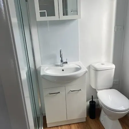 Sweet Cute Blue Tiny Home With Pool And 2 Minute Drive To The Beach Wollongong Exterior photo