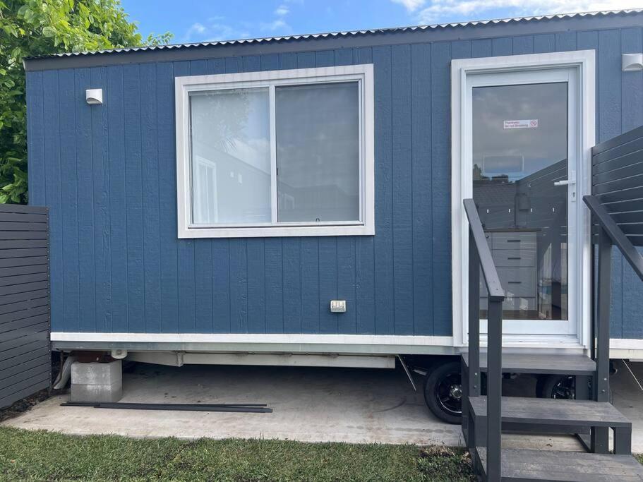 Sweet Cute Blue Tiny With Pool And 2 Minute Drive To The Chalet