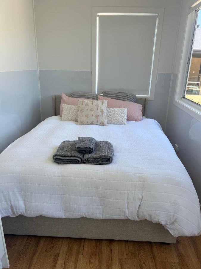 Sweet Cute Blue Tiny With Pool And 2 Minute Drive To The