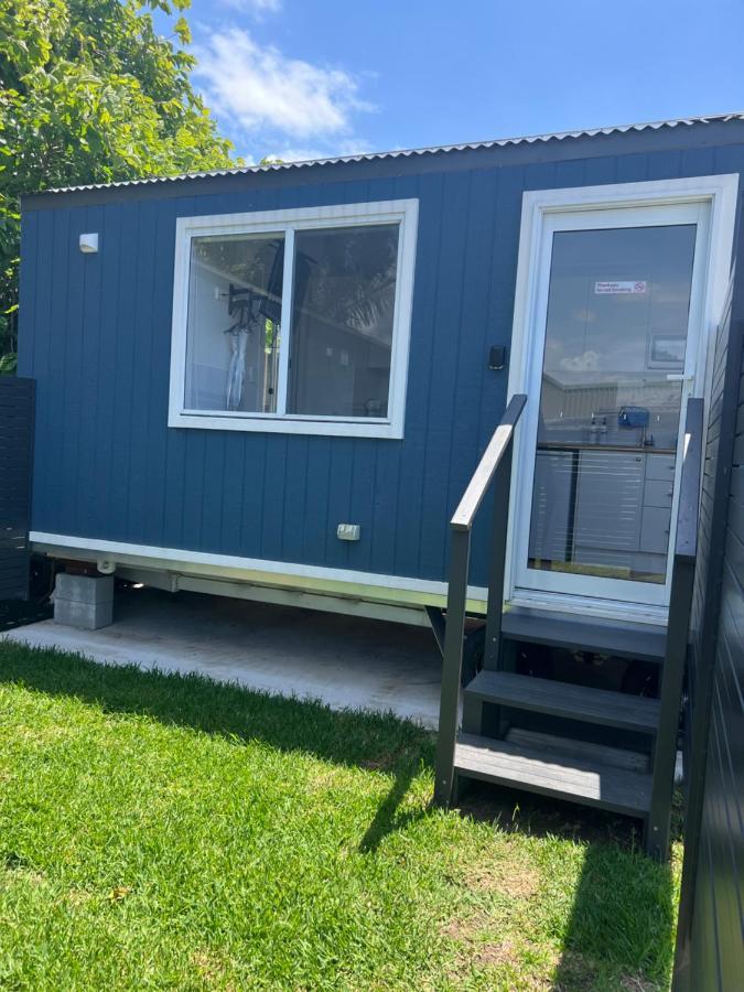 Chalet Sweet Cute Blue Tiny With Pool And 2 Minute Drive To The Wollongong