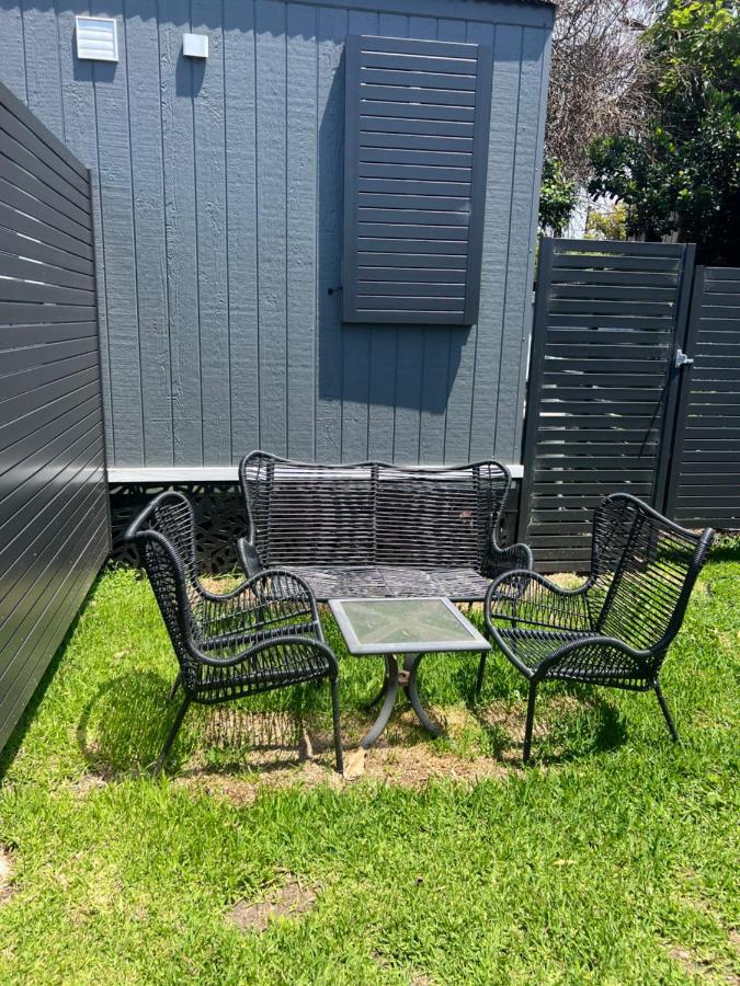 Sweet Cute Blue Tiny With Pool And 2 Minute Drive To The